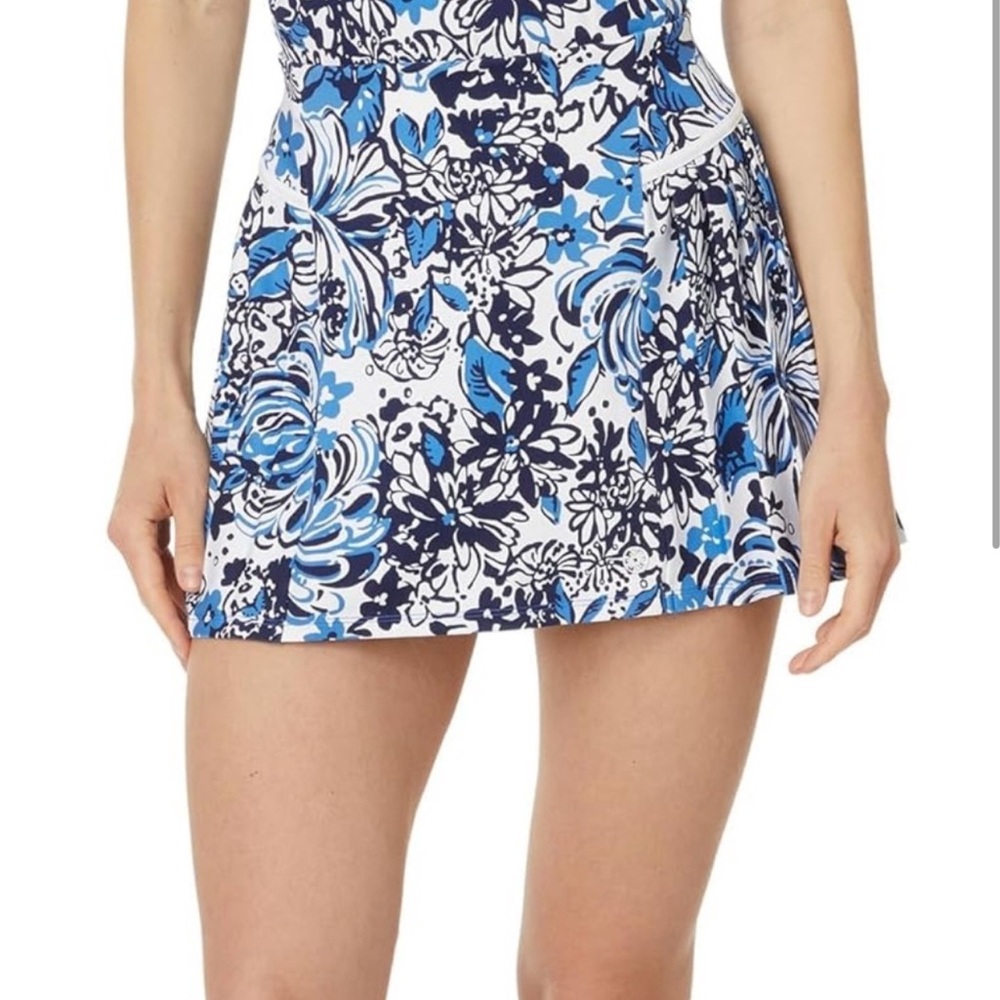 NWT Lilly Pulitzer Bacio Skort UPF 50+ in Low Tide Navy Panorama print - Size M
